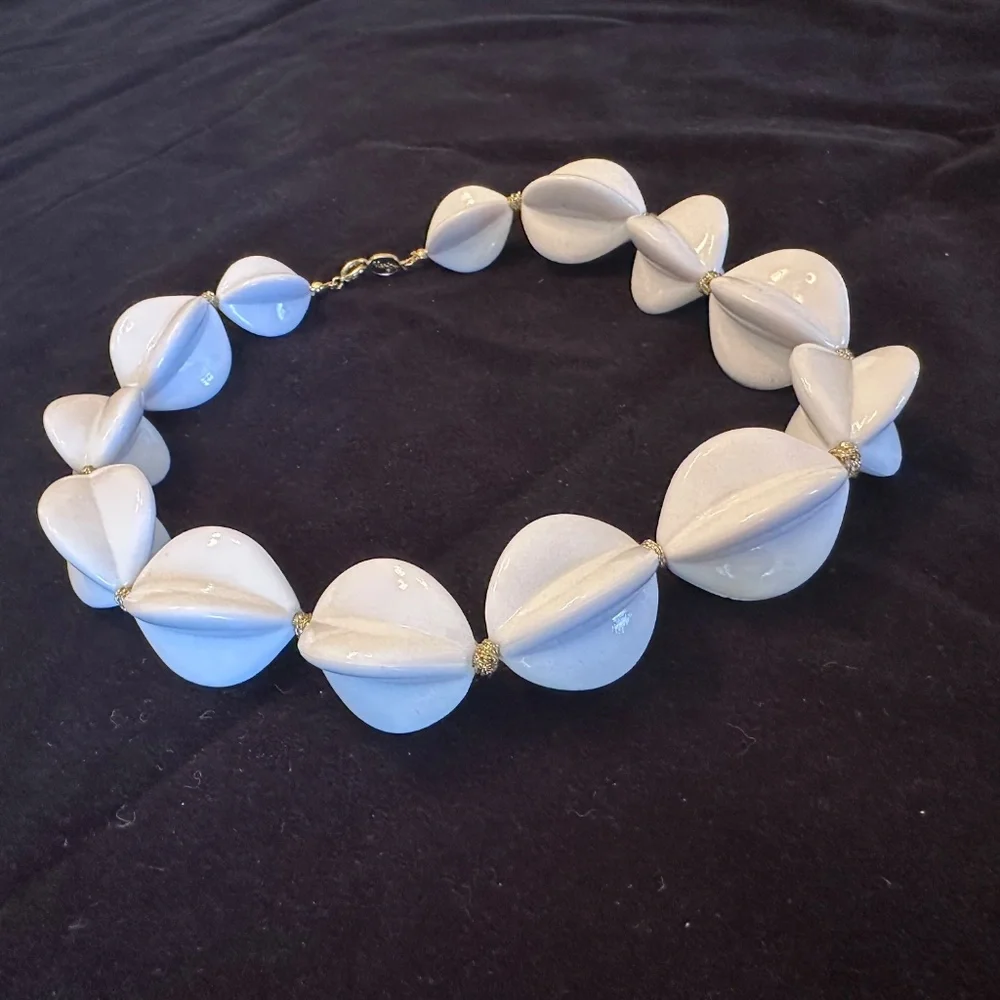 Vintage Signed Napier Chunky White Statement Necklace 16.5" - Picture 5 of 6